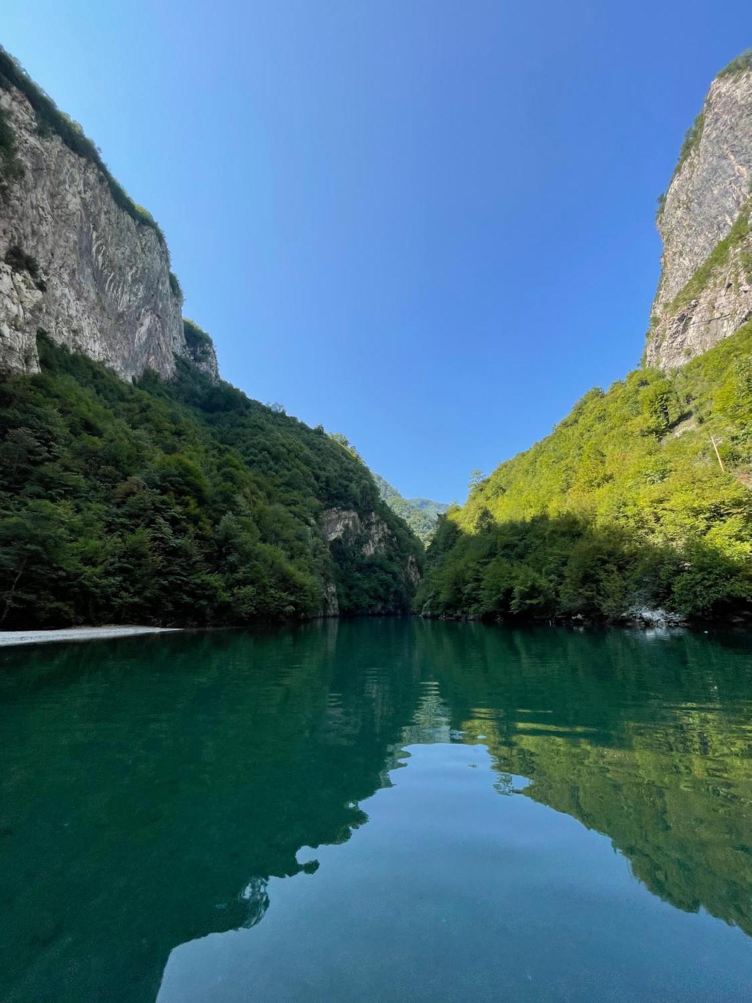 Guri I Lekes Guesthouse Shkoder Bagian luar foto