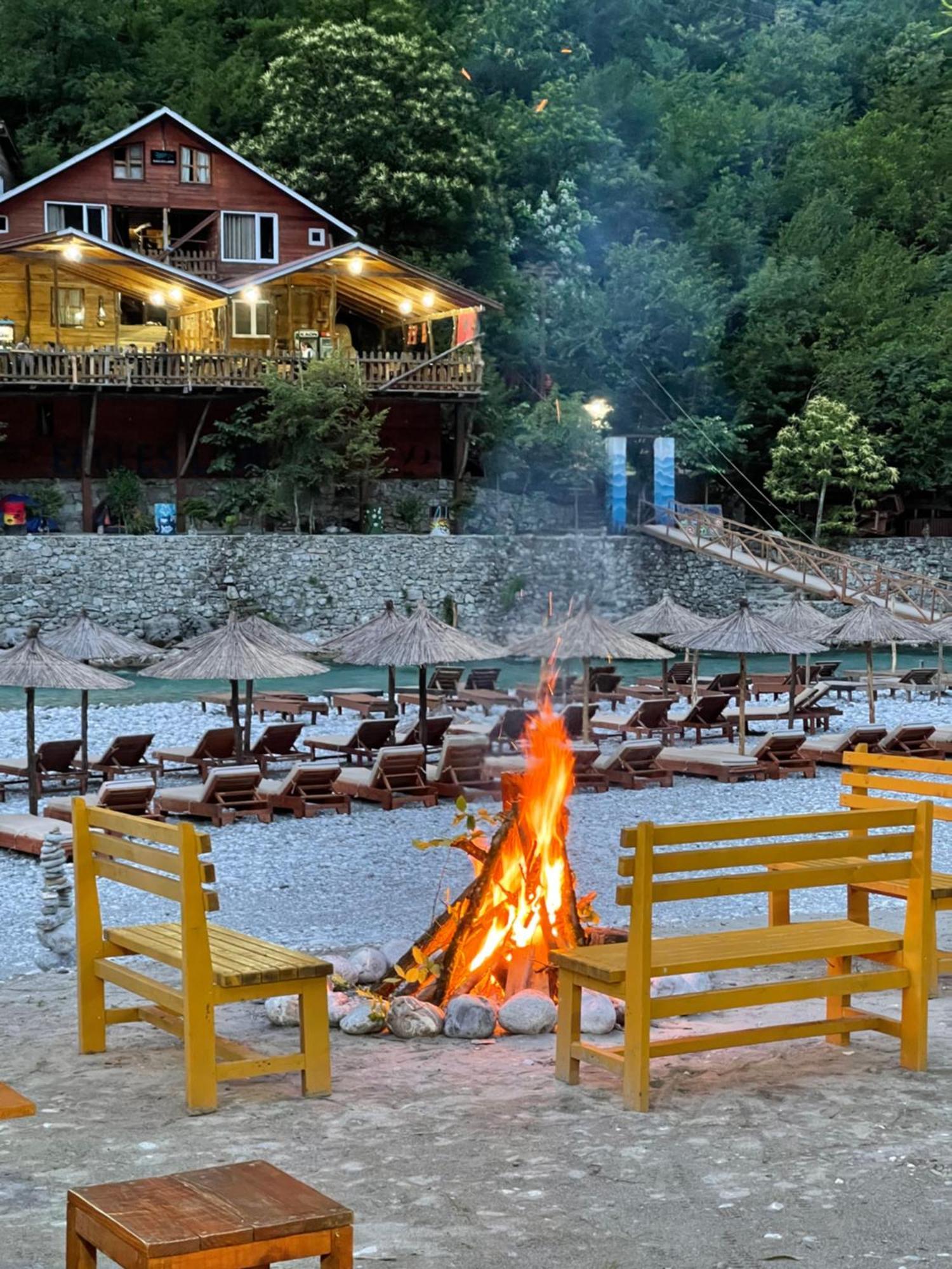 Guri I Lekes Guesthouse Moll' e Shoshit Bagian luar foto