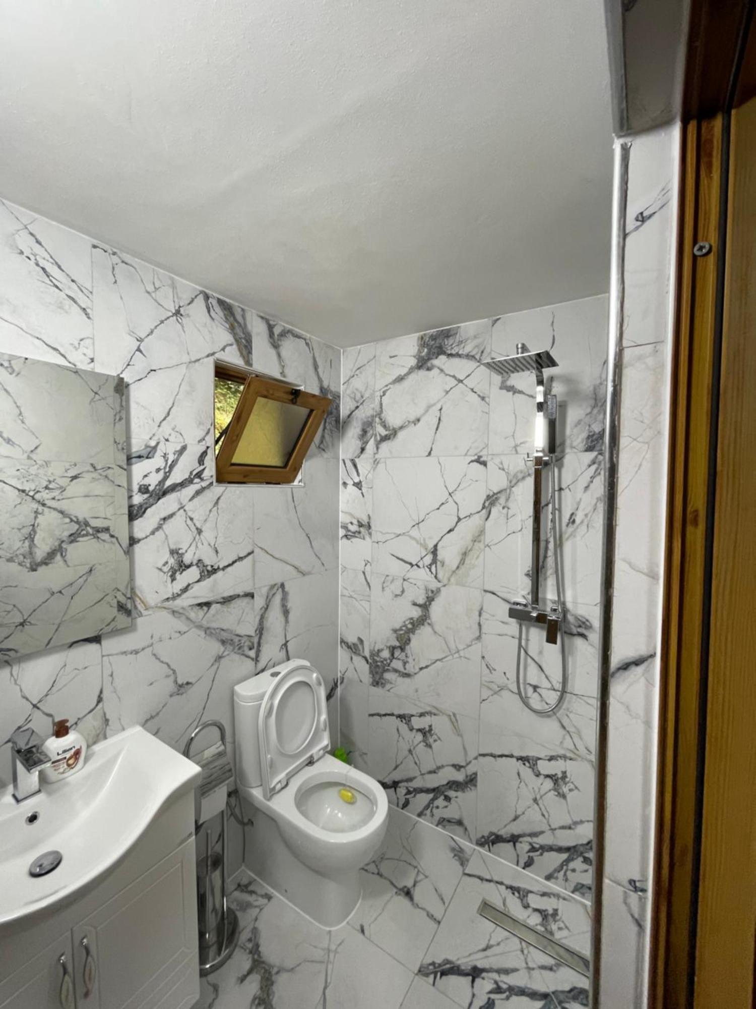 Guri I Lekes Guesthouse Moll' e Shoshit Bagian luar foto